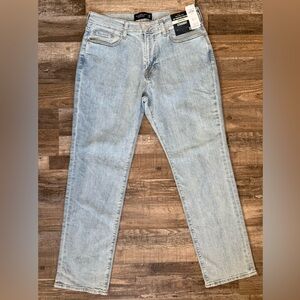 Abercrombie & Fitch Men's Light Wash Athletic Straight Jeans 33w x 32l